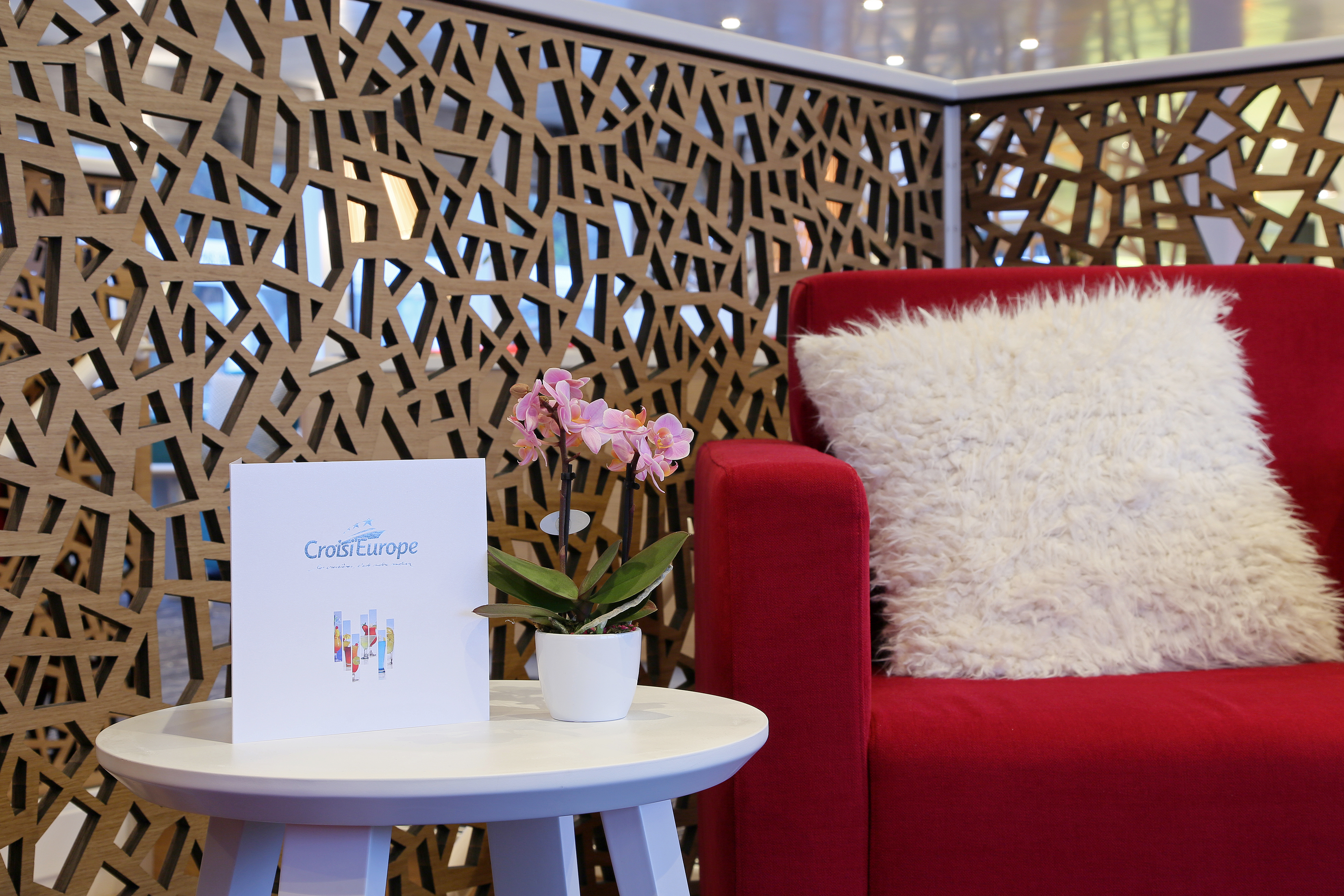CroisiEurope MS Elbe Princesse Lounge Bar 5.jpg
